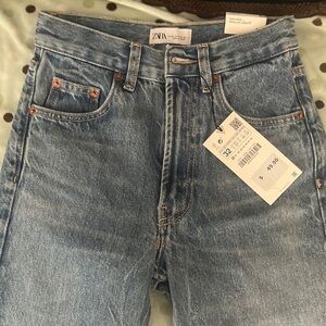 Zara High-Rise Straight fit